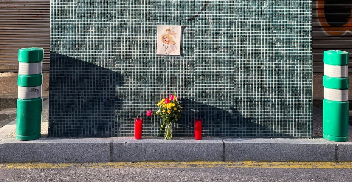 Flores y velas en memoria de los niños abortados Abril 2023 Valladolid